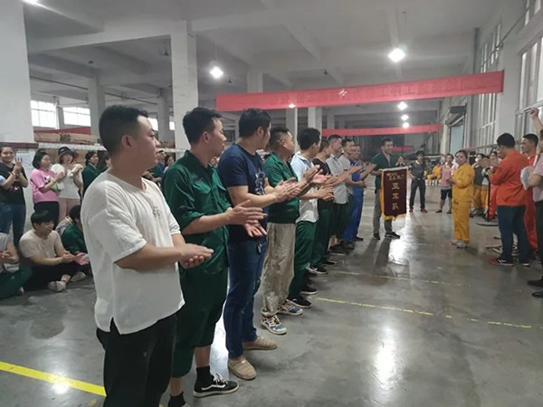 王力玉米木門舉行拔河比賽，促進團隊協(xié)作與凝聚力
