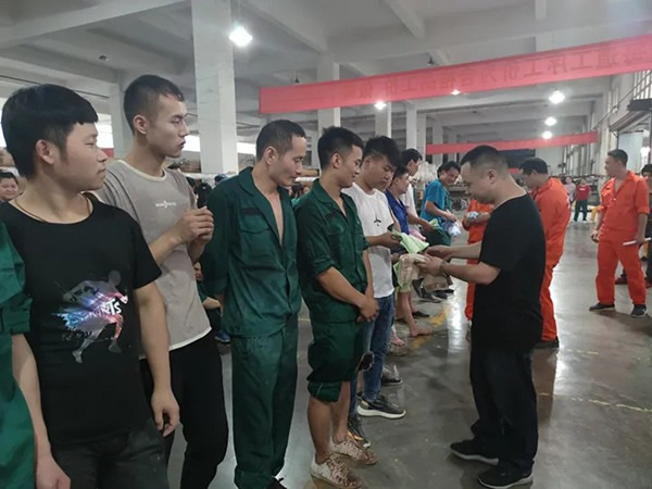 王力玉米木門舉行拔河比賽，促進團隊協(xié)作與凝聚力