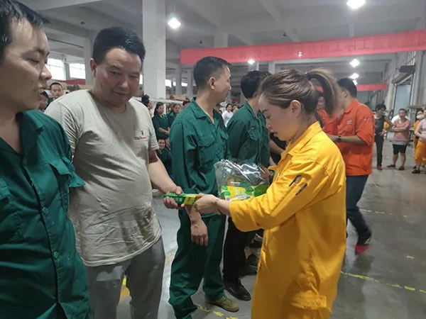 王力玉米木門舉行拔河比賽，促進團隊協(xié)作與凝聚力