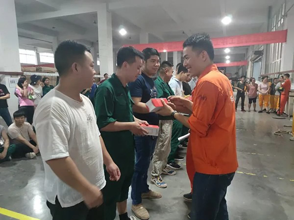 王力玉米木門舉行拔河比賽，促進團隊協(xié)作與凝聚力