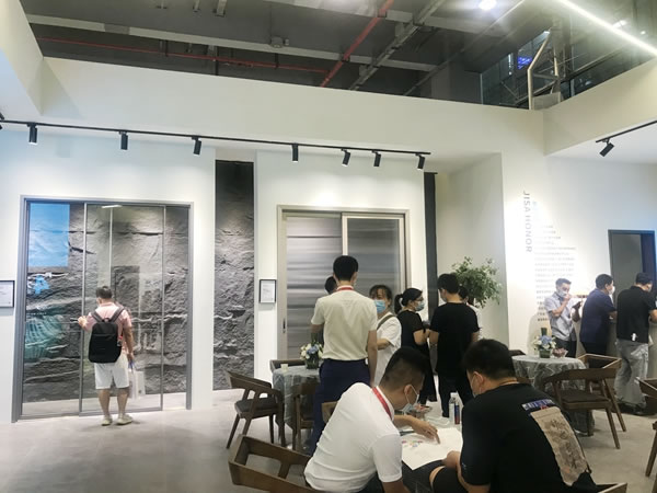 2021中國建博會（廣州）丨致尚門窗邱揚波：平而不凡，簡而不單