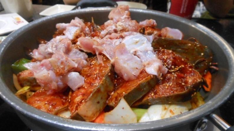 御品皇三汁焖锅加盟