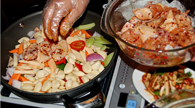 大嘴焖三汁焖锅加盟