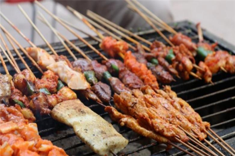 柴火妞脆皮烧烤加盟