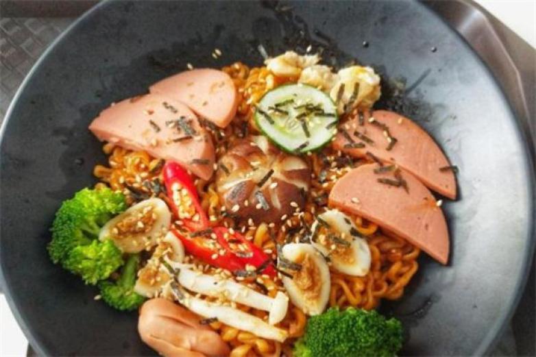 宜百味泡面小食堂加盟