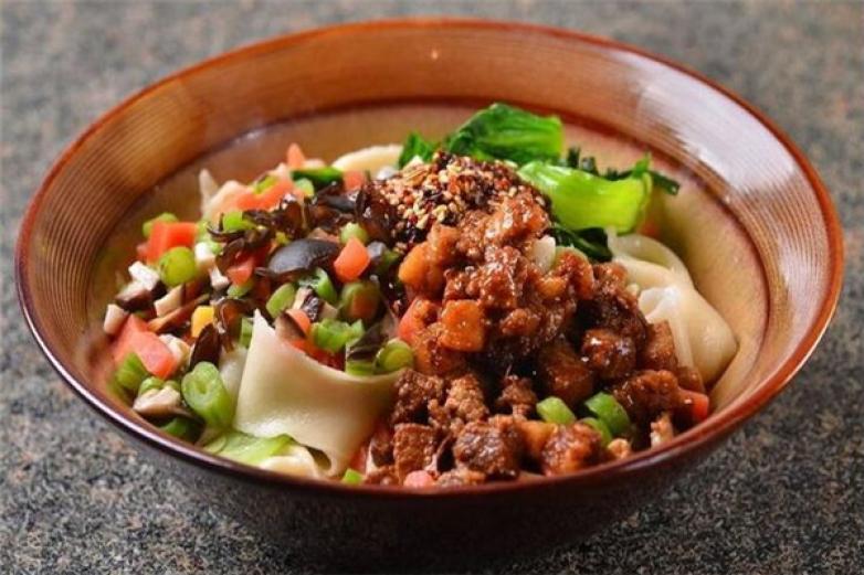 爆龙鸡汁刀削面加盟