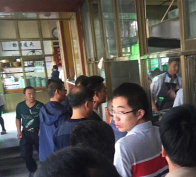 吾穆勒蓬灰牛肉面