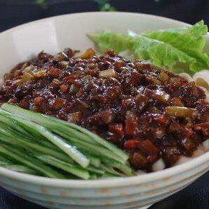 建伟炸酱面加盟