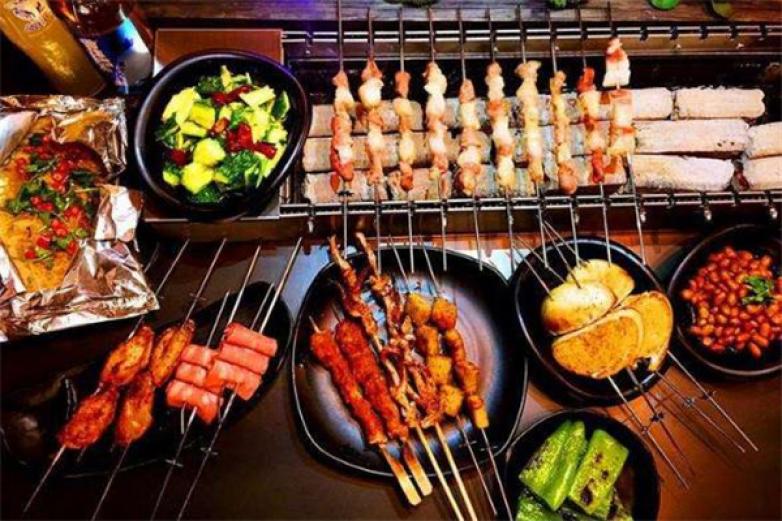 炭先生旋转烧烤工坊加盟