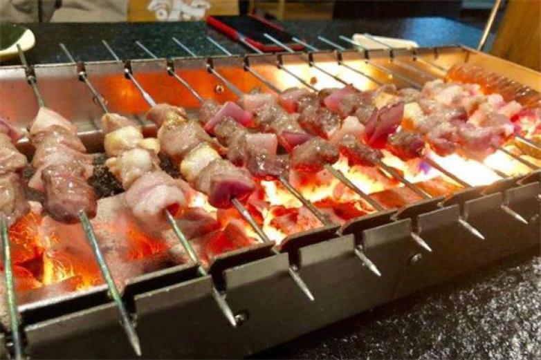 炭先生旋转烧烤工坊加盟