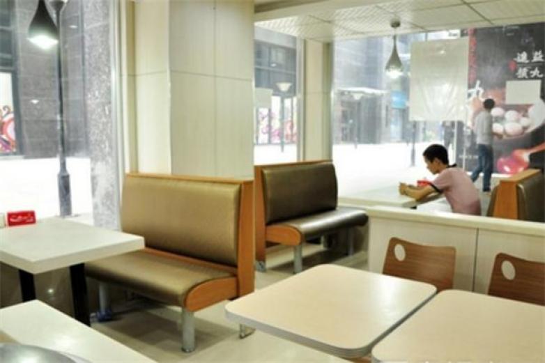 墨鱼仔焖锅加盟