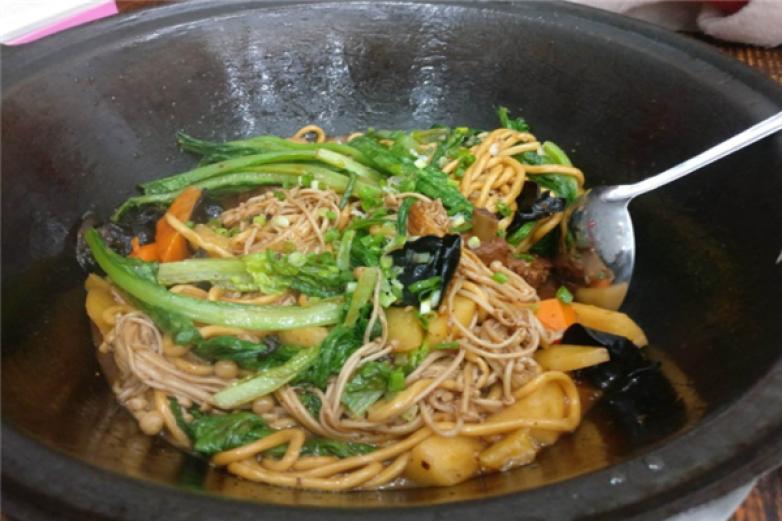 外婆铁锅焖面加盟