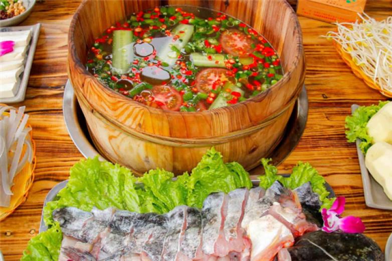 九成香木桶鱼老火锅加盟