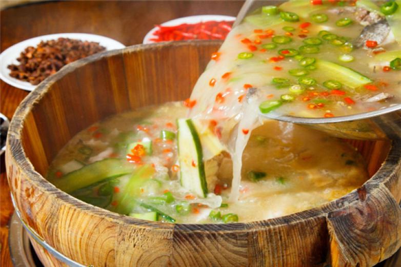 九成香木桶鱼老火锅加盟