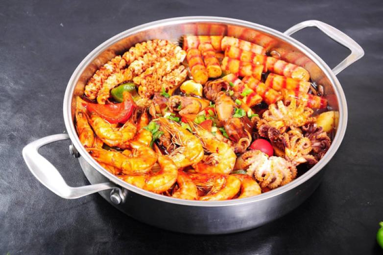 食锦轩酱汁焖锅加盟