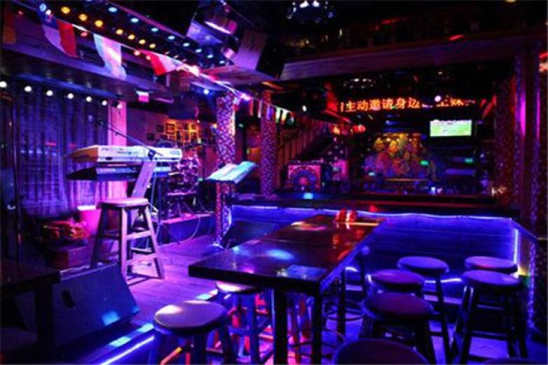 嘎嘎酒吧加盟