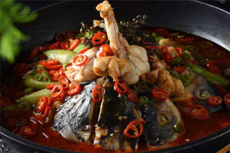 醉云泷美蛙鱼头火锅加盟