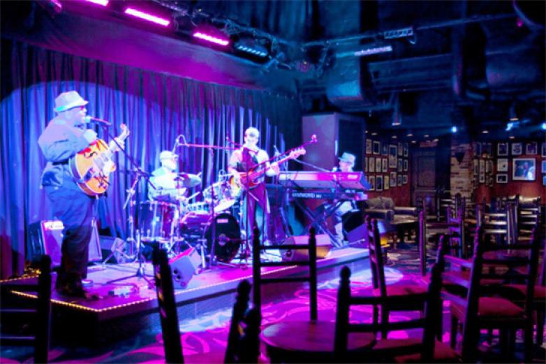 新天地酒吧加盟