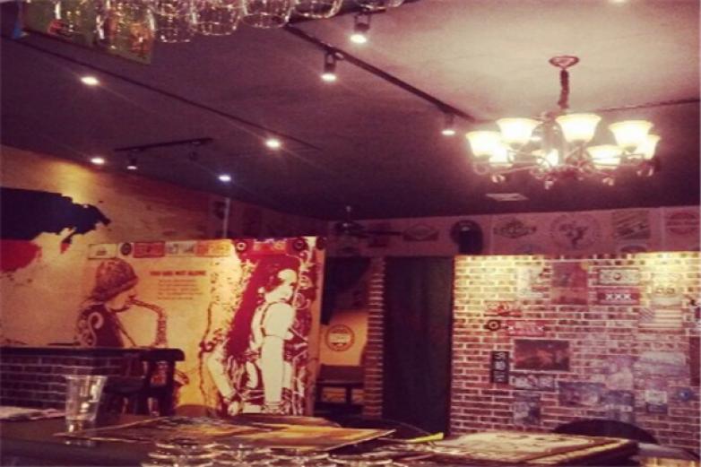 根据地酒吧加盟