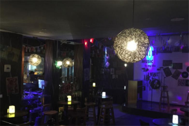 在路上酒吧加盟