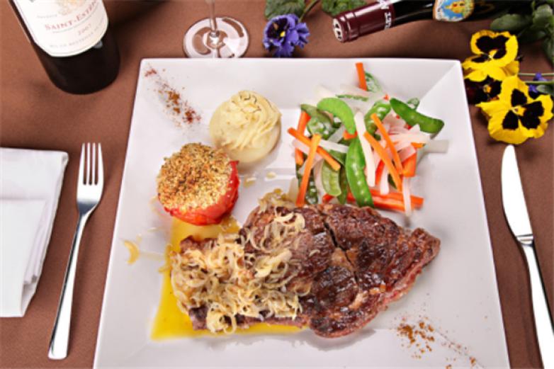 无国界扒王西餐加盟