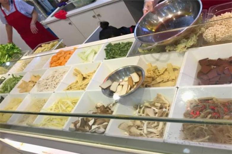 辛七天麻辣香锅加盟