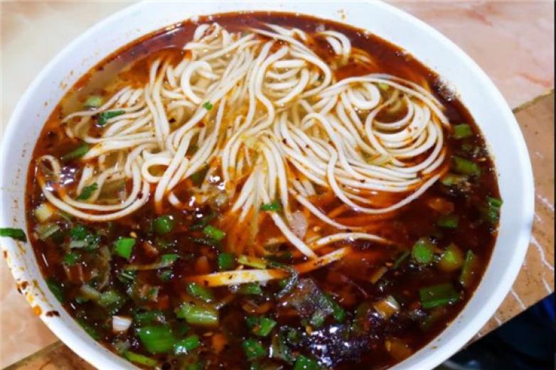 苍鹰蓬灰牛肉面加盟