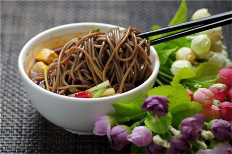 大脚牛养生面加盟