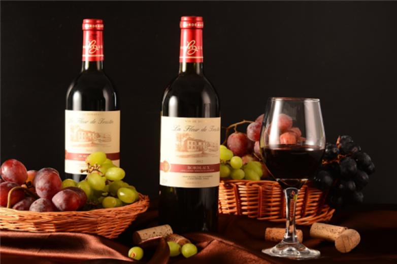 <span style='background-color:red;vertical-align:baseline;'span>红酒加盟