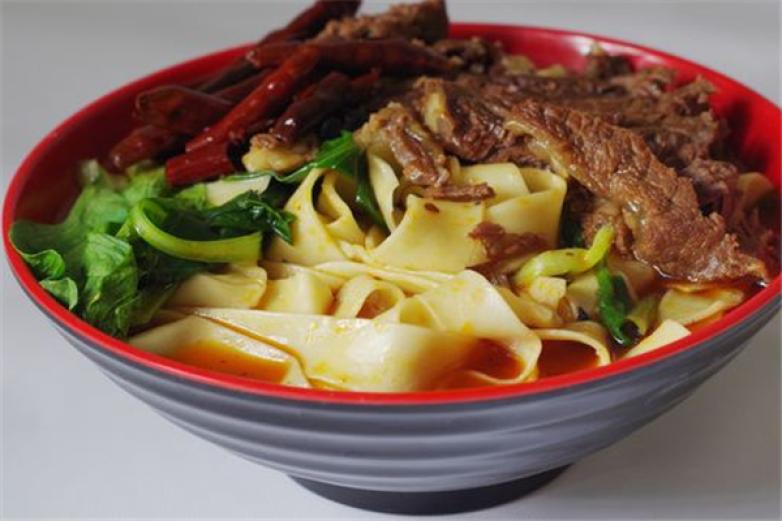 南波万牛肉板面馆加盟