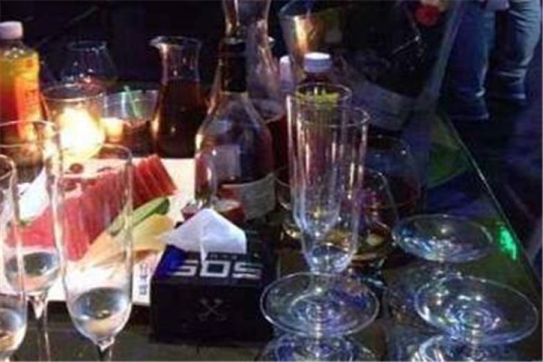 sos酒吧西餐厅加盟