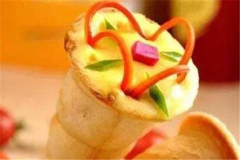 手握披萨小吃加盟