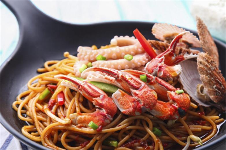 焖知味海鲜焖面加盟 