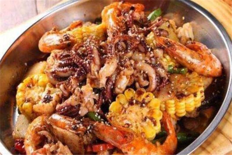 满芳庭麻辣香锅加盟