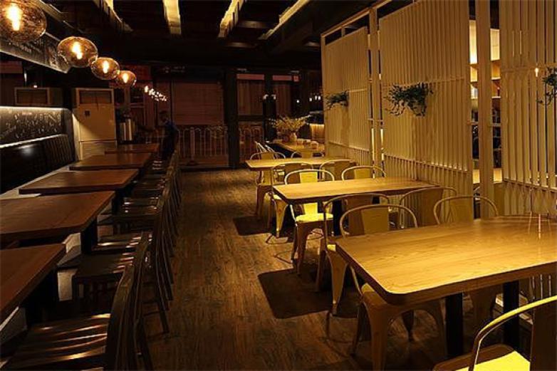 滋溜溜铁锅焖面加盟