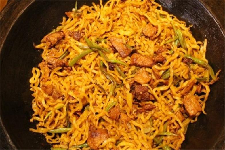 滋溜溜铁锅焖面加盟