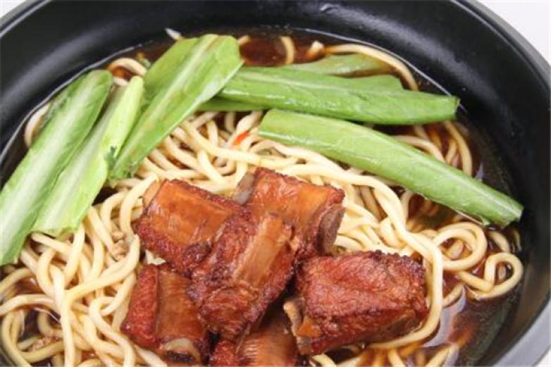 老坛酸豆角排骨面加盟