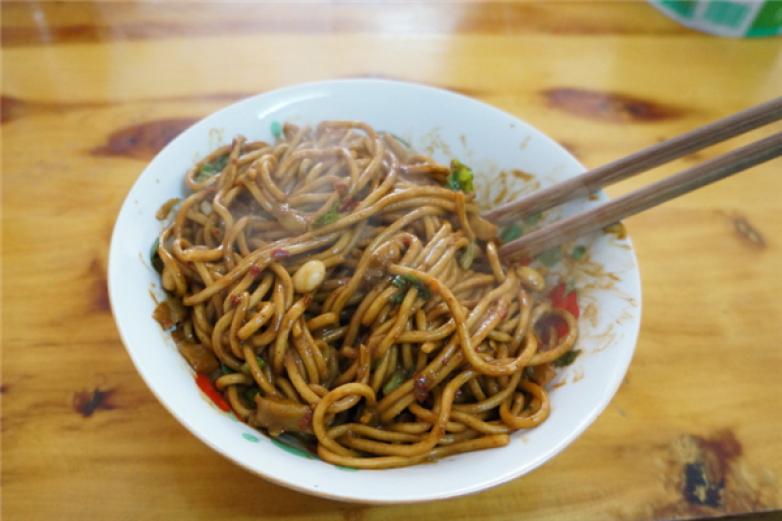 香百城热干面馆加盟