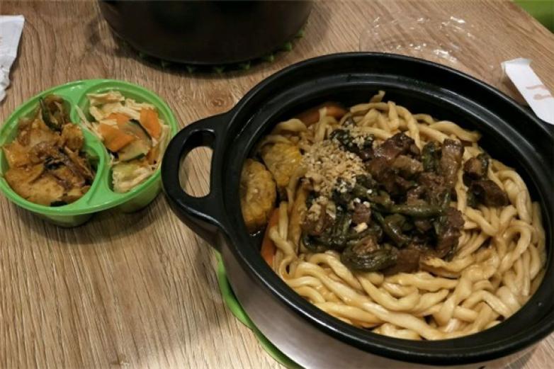 小磊铁锅焖面加盟