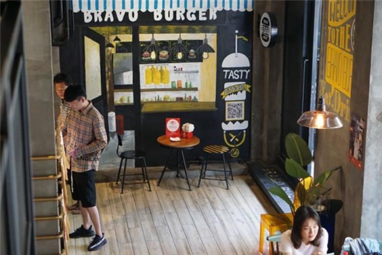 查理奥汉堡加盟