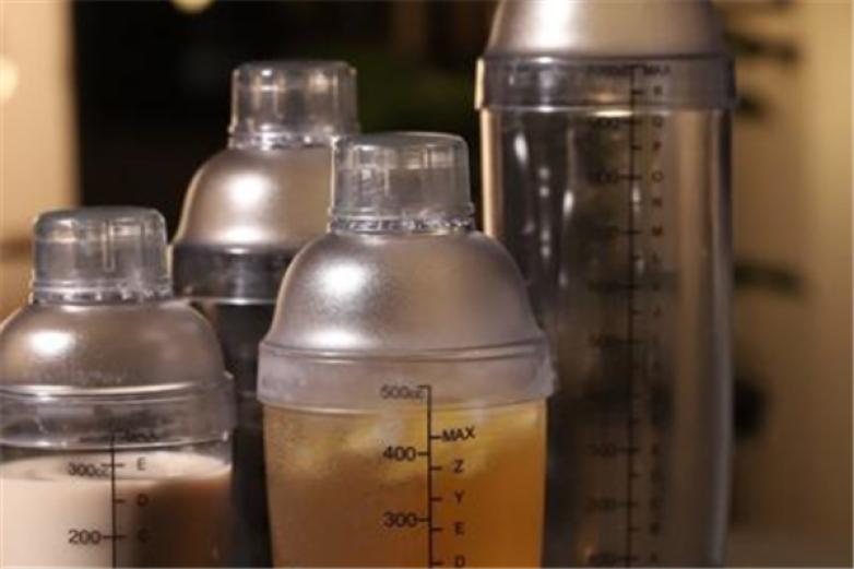 雪克摇摇手摇奶茶加盟