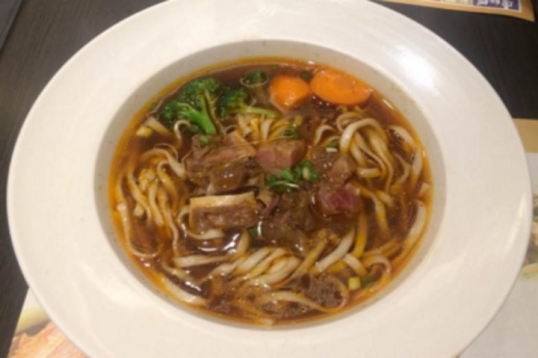 美味易百私房牛肉面加盟