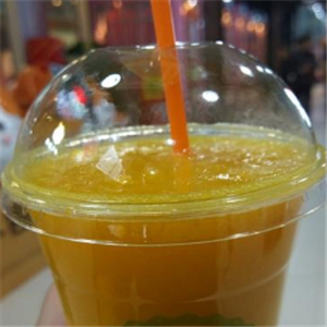 朝气满满鲜榨果汁