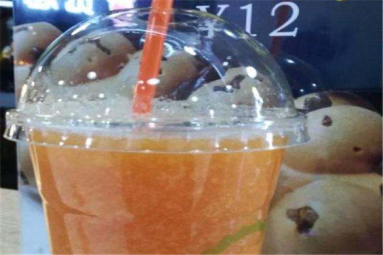 朝气满满鲜榨果汁加盟