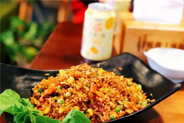 轻捞慢起面馆加盟