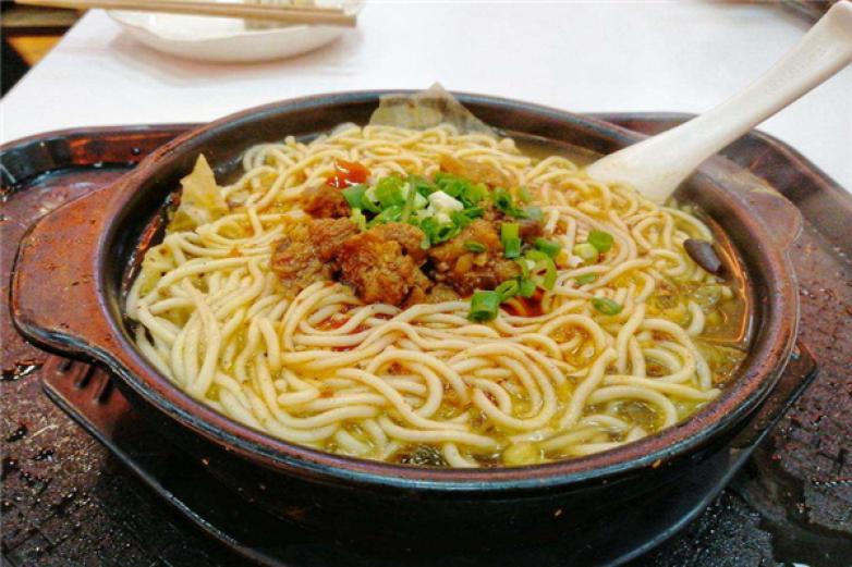 伊碗香砂锅拉面加盟