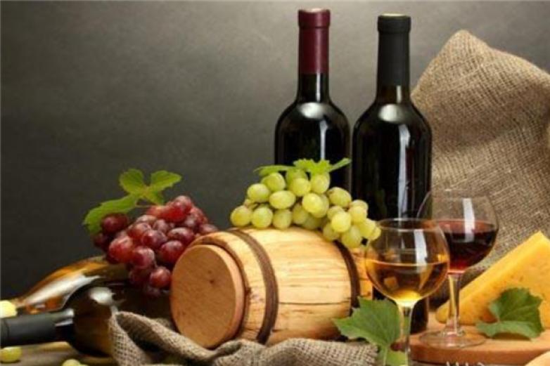  小红马酒业加盟