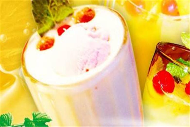 七彩鲜果屋饮品加盟