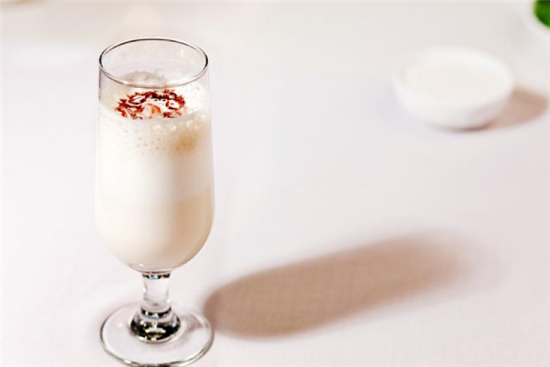 柏拉蒙鲜奶吧饮品加盟