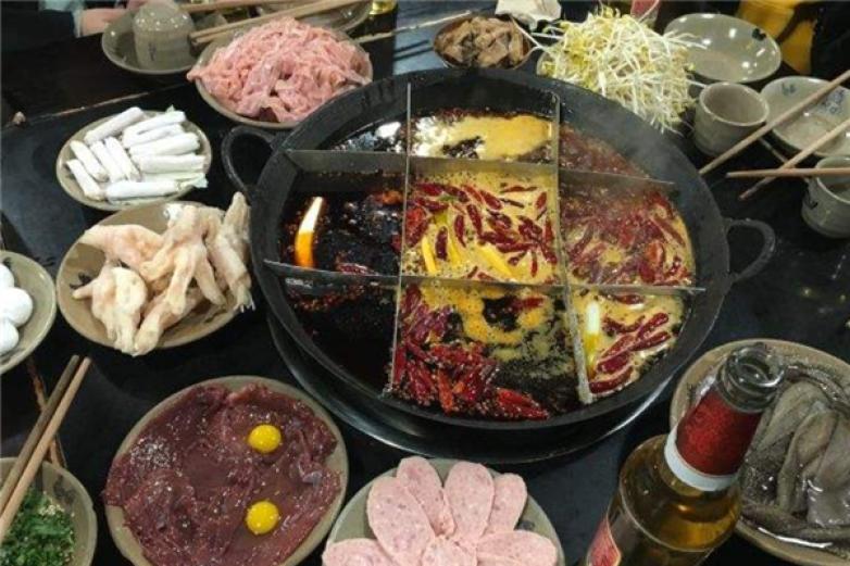 聚圆土灶老火锅加盟